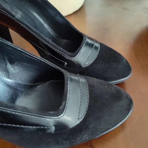 Tod's Black Leather and Suede Heels - Picture 4 of 12